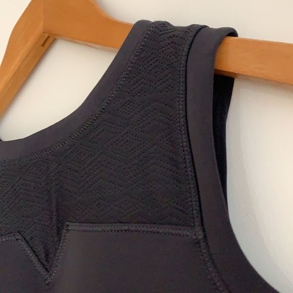 Sold !! (by lululemon) Tunic Tank Spacer Lasercut with Pockets, Black Sz8 - Picture 6 of 10